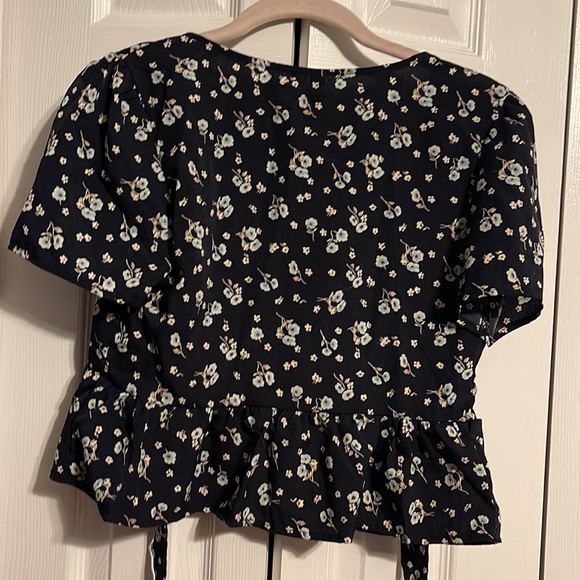 NWT Zaful short sleeve wrap shirt with tie size small - Picture 9 of 9